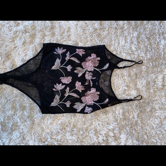 Black lace and floral bodysuit - Picture 2 of 3